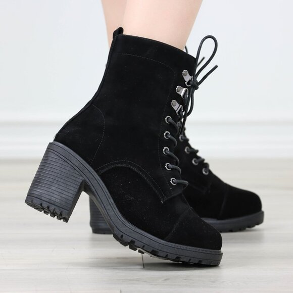 Womens Ankle Boots Lace Up Lug Sole Rubber Low Heel Black Faux Suede - Picture 5 of 12